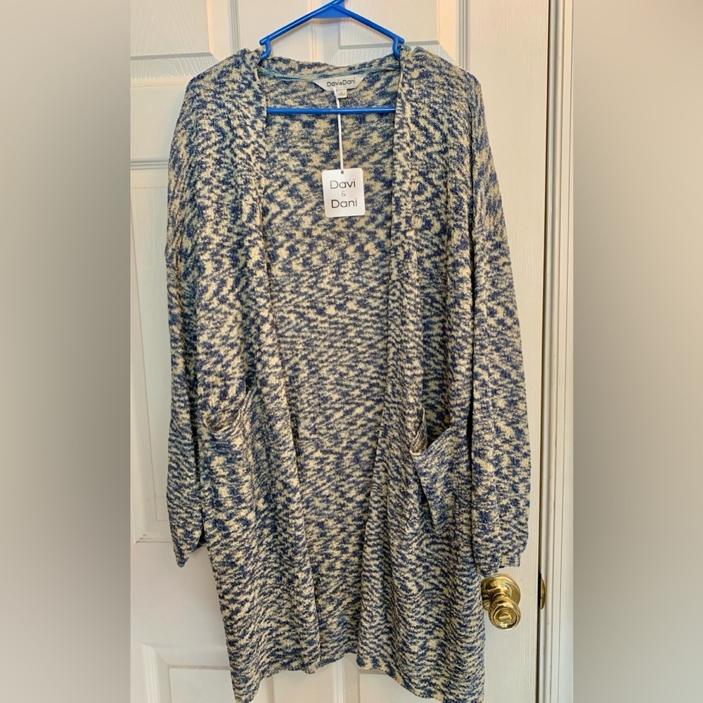 Davi & Dani Cardigan NWT Large Blue and Cream
